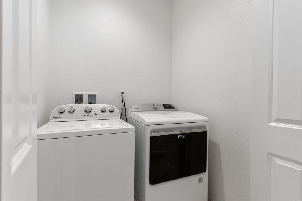 https://media.crmls.org/mediaz/ed80e96e-62d0-435c-8a72-f6e1dbe74bd8.jpg?preset=X-Large