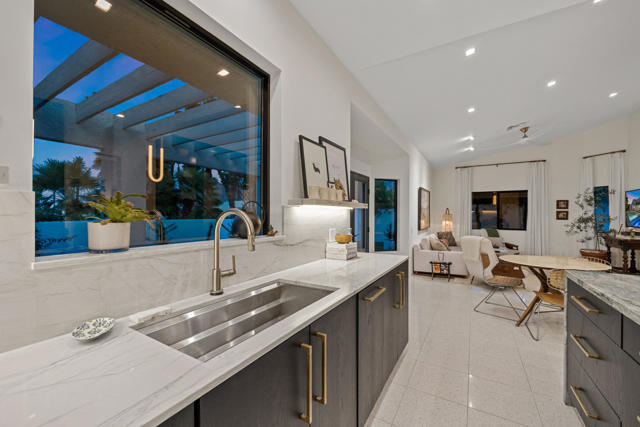 75465 Montecito Drive, Indian Wells CA: https://media.crmls.org/mediaz/ed8164db-253b-4580-b943-caf64dead171.jpg