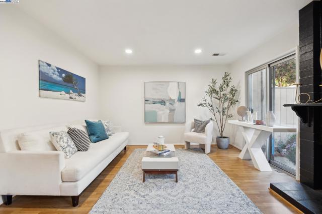 3362 Tonga Ln, Alameda CA: https://media.crmls.org/mediaz/ed8171b0-9c50-43f6-907a-cda2b5d419c1.jpg