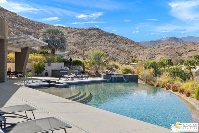 25 Sierra Vista Drive, Rancho Mirage CA: https://media.crmls.org/mediaz/ed817941-55f7-4f98-ae3b-63a283b1ca7e.jpg