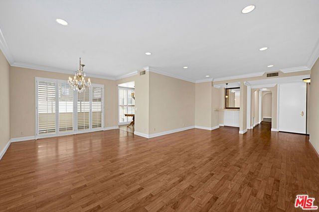 4949 Genesta Avenue, Encino CA: https://media.crmls.org/mediaz/ed8186b6-4eef-4247-ad14-b8ee55134f7c.jpg