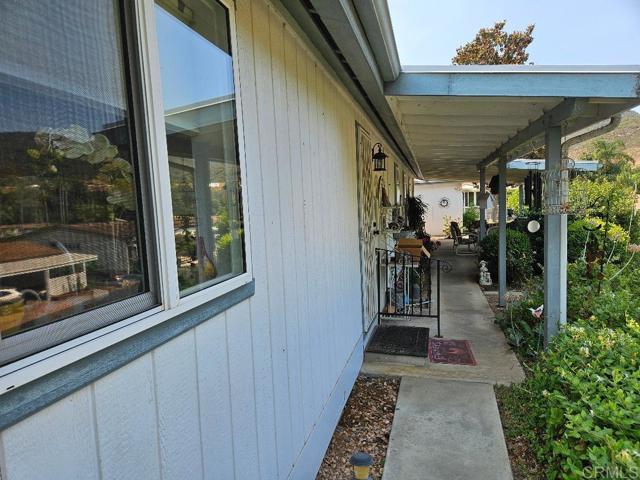 Detail Gallery Image 9 of 22 For 8975 Lawrence Welk Dr #100,  Escondido,  CA 92026 - 3 Beds | 2 Baths