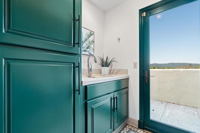 17 Kite Hill Road, Santa Cruz CA: https://media.crmls.org/mediaz/ed81b329-288d-4a70-b0bb-bd9112e9aefe.jpg