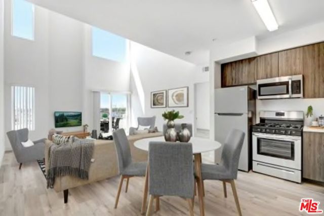3057 W Pico Boulevard, Los Angeles CA: https://media.crmls.org/mediaz/ed822d0c-9997-4e7b-ad6c-60e5d80c329c.jpg