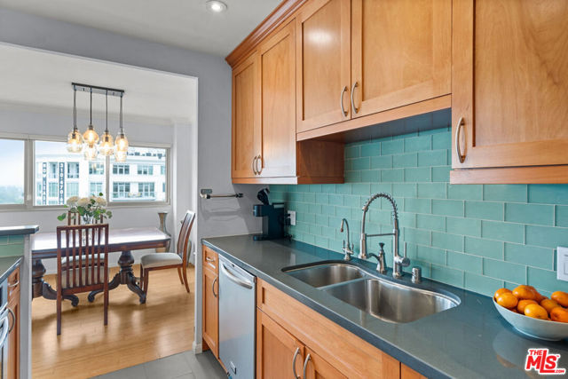 10701 Wilshire Boulevard, Los Angeles CA: https://media.crmls.org/mediaz/ed82f765-4146-4efc-b457-83fdf0dc896d.jpg
