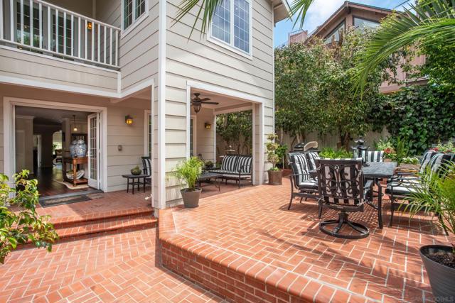 7824 Exchange Pl, La Jolla CA: https://media.crmls.org/mediaz/ed834115-b67d-452a-9d03-16e8dbf4af1c.jpg