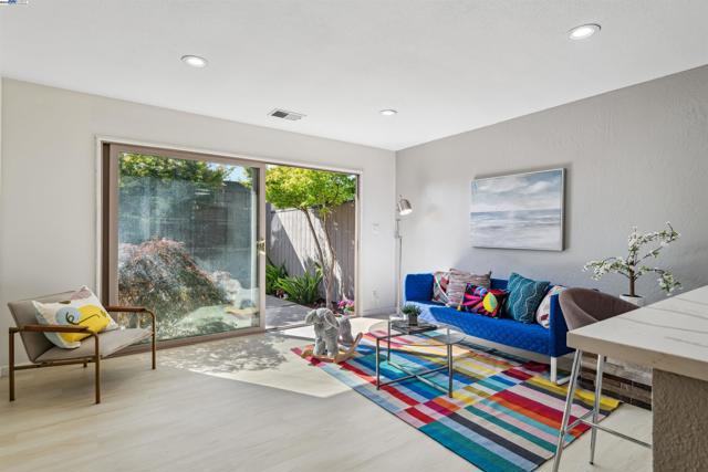 1026 Trellis Ln, Alameda CA: https://media.crmls.org/mediaz/ed837a00-e808-4a9c-b300-4eb9eafa1ed2.jpg