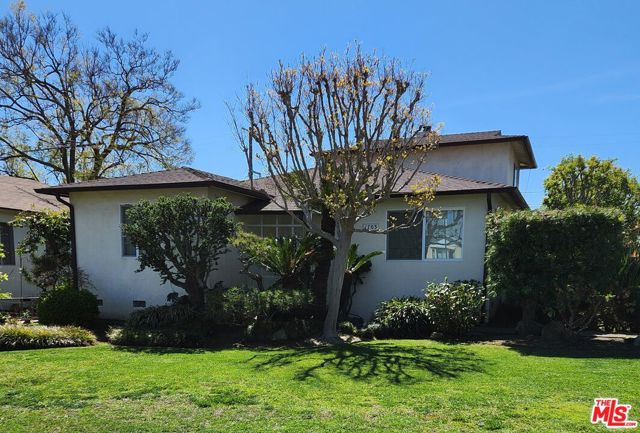 1703 Amherst Avenue, Los Angeles CA: https://media.crmls.org/mediaz/ed83e9a4-a0c0-4869-a2cd-4ef05792e4bf.jpg