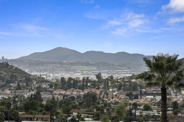 8016 Sterling Dr, El Cajon CA: https://media.crmls.org/mediaz/ed840d87-2581-42eb-b245-f11a3a04e02f.jpg