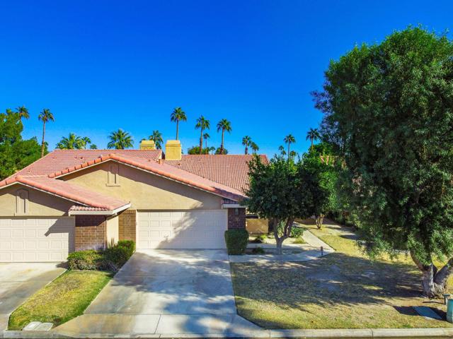 36 Maximo Way, Palm Desert CA: https://media.crmls.org/mediaz/ed8443a9-71b6-4f75-9ba4-4c3e482bba34.jpg