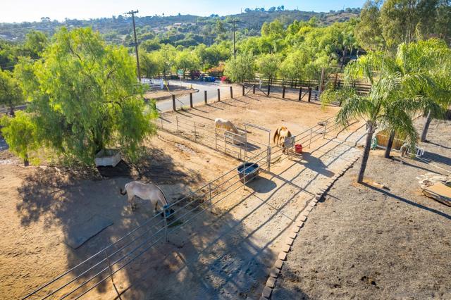 31141 Saddleback Rd, Valley Center CA: https://media.crmls.org/mediaz/ed84b5a1-dc05-4850-8922-249313488ba0.jpg