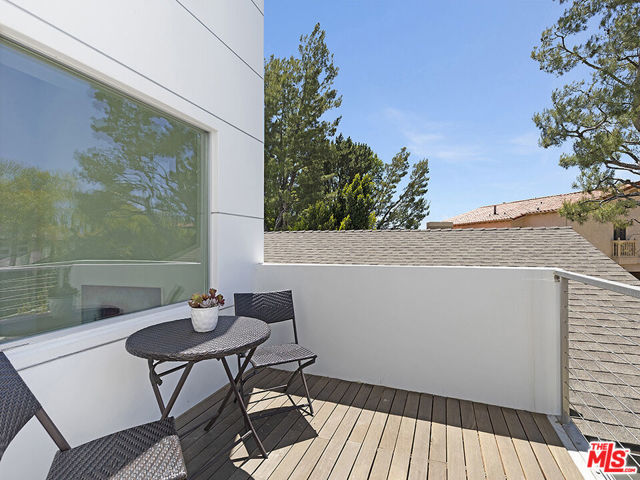 15514 CASIANO Court, Los Angeles CA: https://media.crmls.org/mediaz/ed85014a-a2f2-4399-8222-5ff181f63c4a.jpg