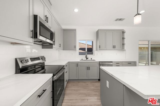 20280 Newton Street, Corona CA: https://media.crmls.org/mediaz/ed85dec9-2fc9-498e-8a3c-6b708fa45984.jpg