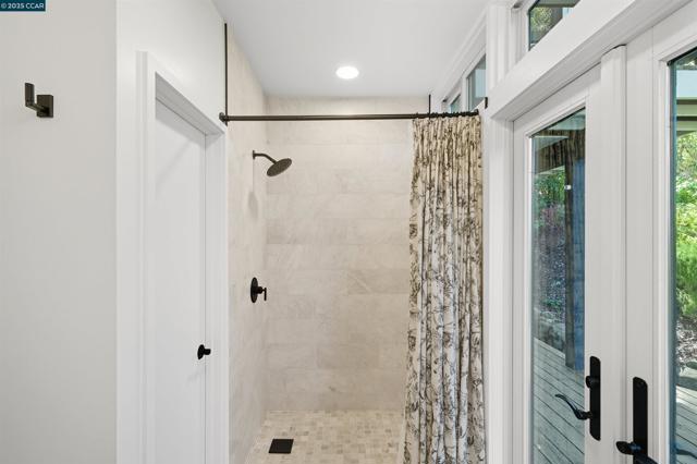 4161 Coralee Ln, Lafayette CA: https://media.crmls.org/mediaz/ed85fcc3-0a34-4888-8ac3-e6c216424038.jpg