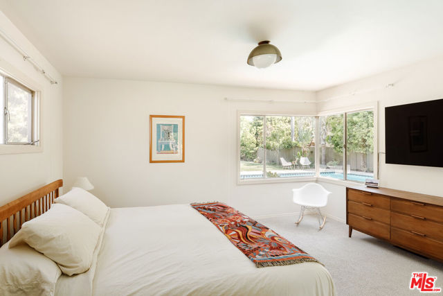 4110 Pine Avenue, Long Beach CA: https://media.crmls.org/mediaz/ed85fccc-f138-48b5-b321-a2161b0d3a20.jpg