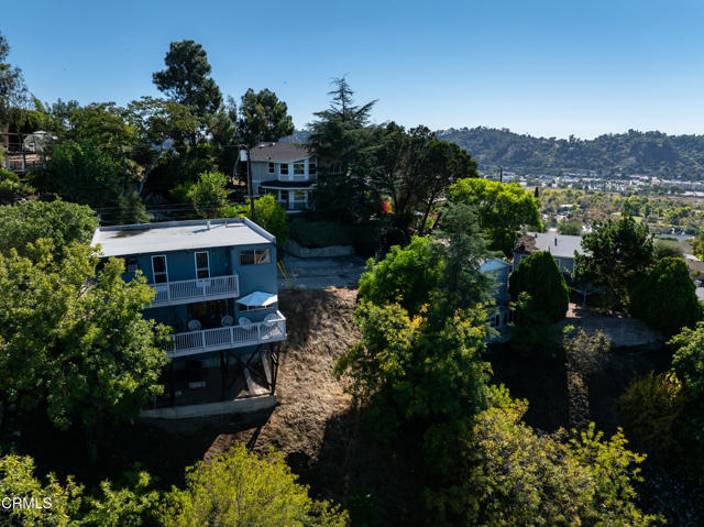 Detail Gallery Image 4 of 8 For 1867 Burnell Dr, Los Angeles,  CA 90065 - – Beds | – Baths