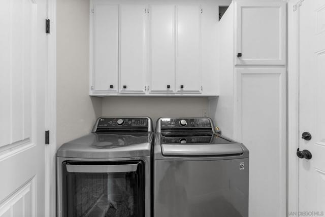 925 Moody Dr, Escondido CA: https://media.crmls.org/mediaz/ed8870ef-5c60-414b-b6c5-c6f122d05fb6.jpg