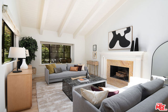 745 25th Street, Santa Monica CA: https://media.crmls.org/mediaz/ed88b7f9-1a12-4ed9-b373-acaf33156375.jpg