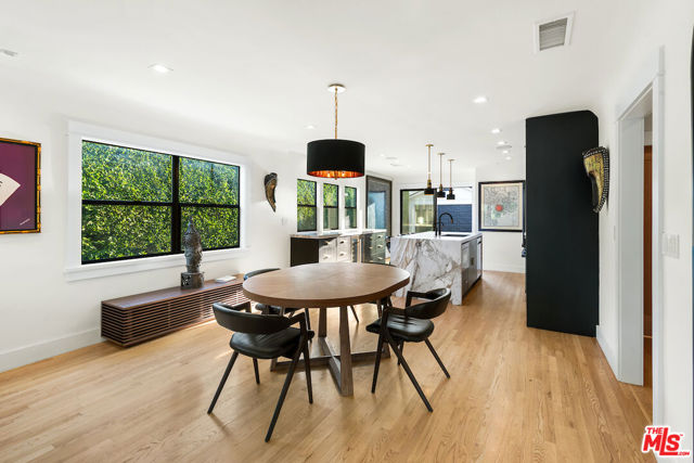 5319 West Boulevard, Los Angeles CA: https://media.crmls.org/mediaz/ed88e27b-c0c1-4d7a-9259-b3c103f10aba.jpg