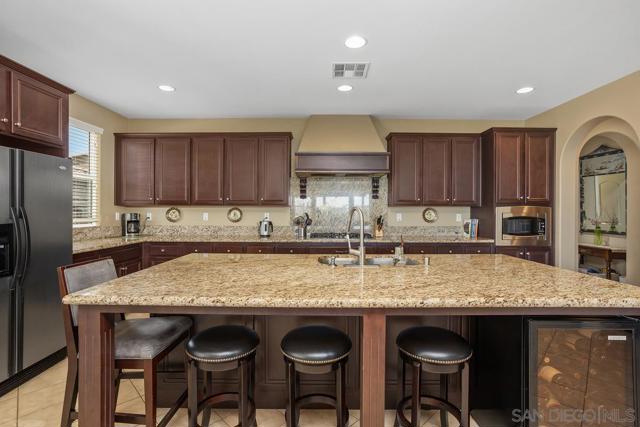 5029 Medalist Ct, Oceanside CA: https://media.crmls.org/mediaz/ed898c80-4587-4133-a577-7611174a1168.jpg
