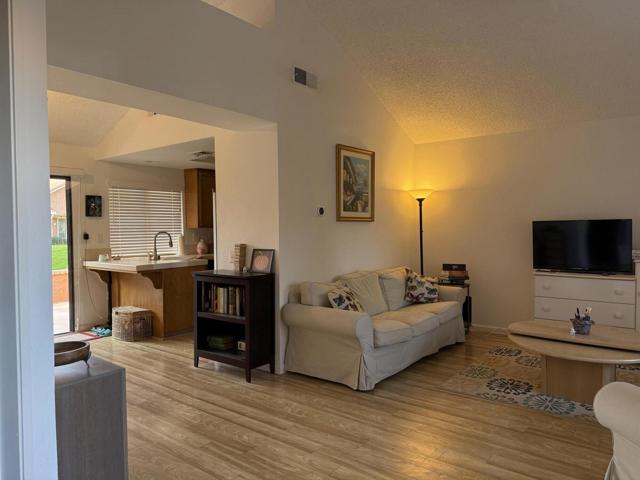 42285 Sultan Avenue, Palm Desert CA: https://media.crmls.org/mediaz/ed89ccdc-4f81-4787-af56-49afe4545d76.jpg