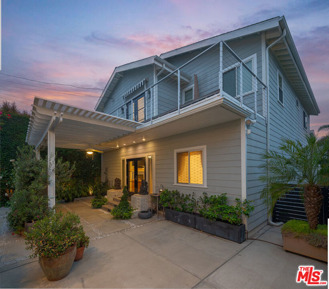 Image 7 of 22 For 806 Crescent Heights Boulevard