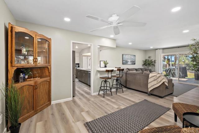 Detail Gallery Image 9 of 41 For 3542 Governor Dr, San Diego,  CA 92122 - 5 Beds | 3 Baths