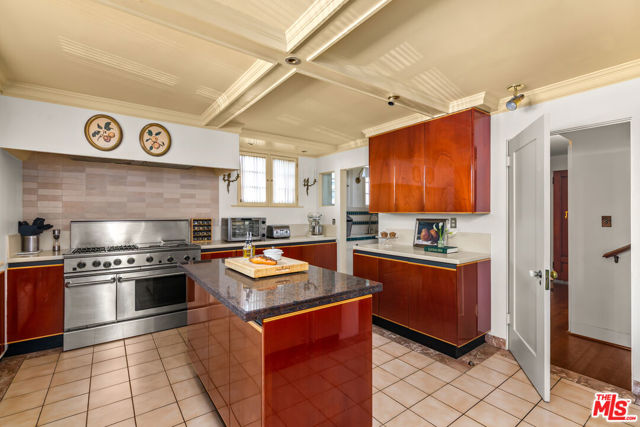 3162 2nd Avenue, San Diego CA: https://media.crmls.org/mediaz/ed8a7b2d-9d3a-4672-b6ba-1a4be4127487.jpg
