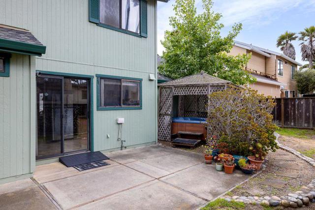 126 Cypress Lakes Court, Marina CA: https://media.crmls.org/mediaz/ed8a7c71-43cb-43b6-8746-14c250fd5644.jpg