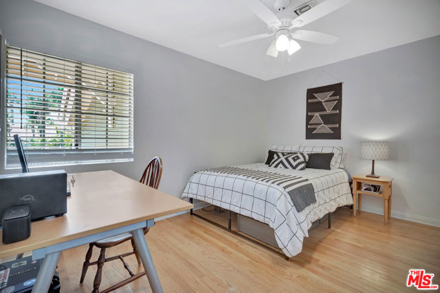 5252 Vanalden Avenue, Tarzana CA: https://media.crmls.org/mediaz/ed8aae22-0861-4709-acd6-69f92edc89c1.jpg