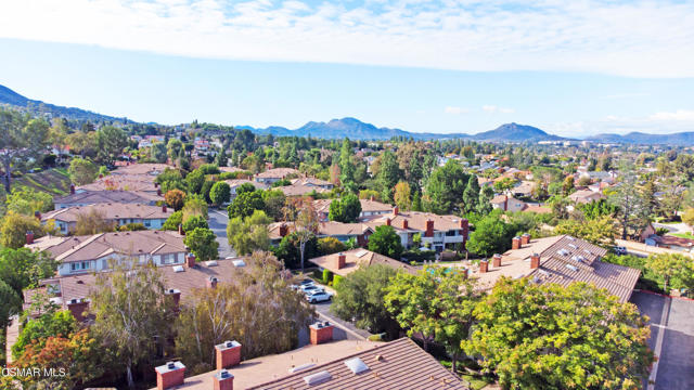 607 Valley Oak Lane, Newbury Park CA: https://media.crmls.org/mediaz/ed8b12ce-f42d-4bdc-985a-296c4c665312.jpg