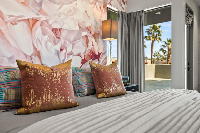 427 N Avenida Caballeros, Palm Springs CA: https://media.crmls.org/mediaz/ed8b312f-f6c8-4c2c-86da-7131d181cc69.jpg