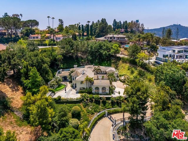 732 Saint Katherine Drive, La Canada Flintridge CA: https://media.crmls.org/mediaz/ed8bbe2e-3d17-4093-b4ec-20f1f4ae26e0.jpg