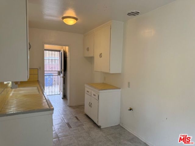 6810 Van Ness Avenue, Los Angeles, California 90047, ,Multi-Family,For Sale,Van Ness,24448883