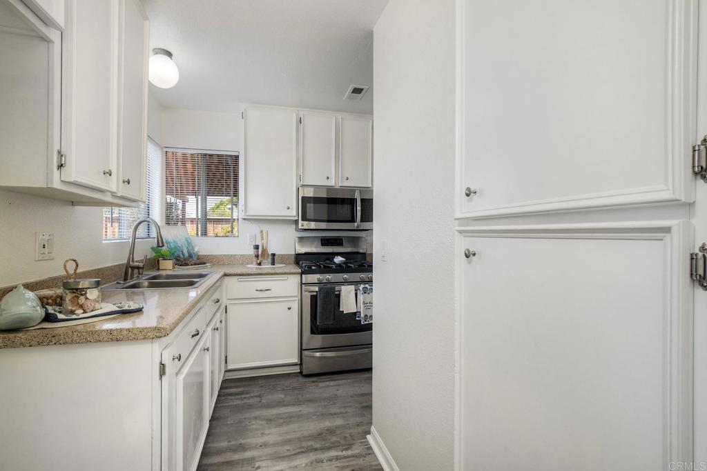 4545 Golden Ridge Dr - photo 13