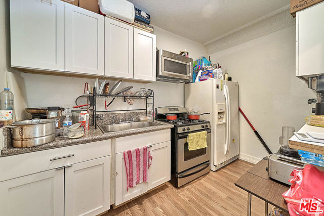 1259 S Bronson Avenue, Los Angeles CA: https://media.crmls.org/mediaz/ed8c4d1e-2648-4556-9e56-87803624f534.jpg