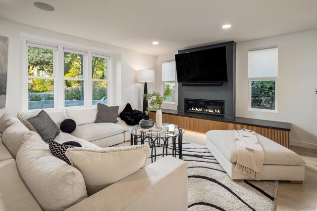 7570 Cabrillo Ave, La Jolla CA: https://media.crmls.org/mediaz/ed8c5530-020d-421a-a245-b35303ec36cf.jpg