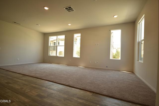 Detail Gallery Image 4 of 19 For 656 Martina St, Camarillo,  CA 93010 - 3 Beds | 2/1 Baths