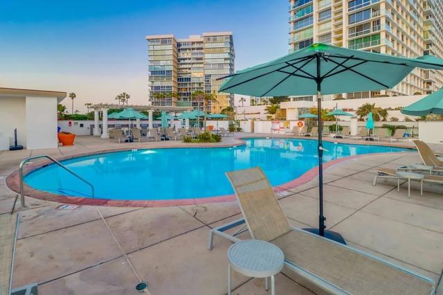 1720 Avenida Del Mundo, Coronado CA: https://media.crmls.org/mediaz/ed8d3b76-c98f-4017-8665-fa97a34536ad.jpg