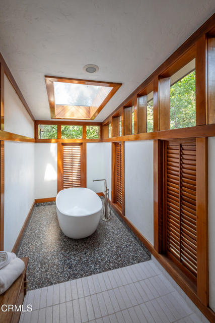 1570 Old House Road, Pasadena CA: https://media.crmls.org/mediaz/ed8d3d8a-4a73-41e3-a03c-4dac020e1072.jpg