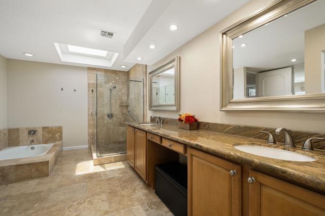 2 Rutgers Court, Rancho Mirage CA: https://media.crmls.org/mediaz/ed8d5b54-53cf-4313-9c6c-b2fc78645005.jpg