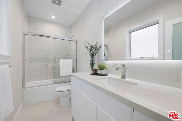 633 N Formosa Avenue, Los Angeles CA: https://media.crmls.org/mediaz/ed8d9601-b4fb-4ef2-aef1-aad256d81978.jpg