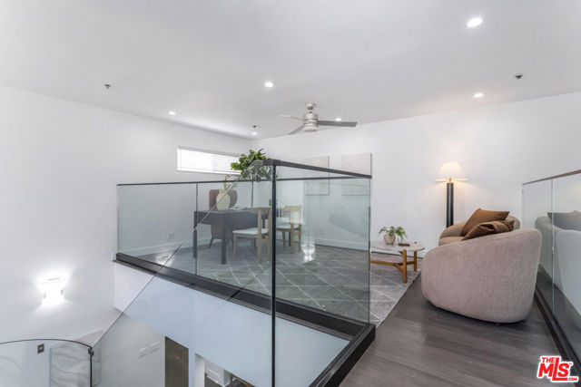 410 S Barrington Avenue, Los Angeles CA: https://media.crmls.org/mediaz/ed8e8b44-7e82-455f-96f0-3b5d9cfeee0c.jpg