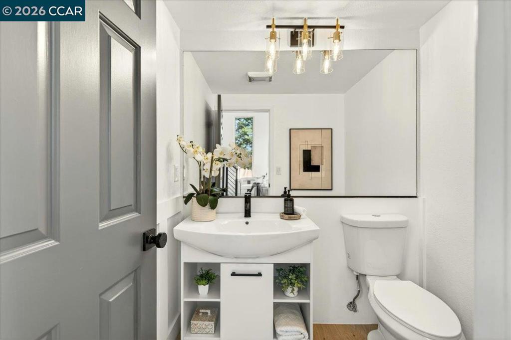 https://media.crmls.org/mediaz/ed8e9bb4-4606-4f6d-b17d-7c3e1a123b46.jpg?preset=X-Large