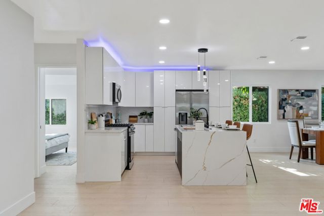 5413 Halbrent Avenue, Sherman Oaks CA: https://media.crmls.org/mediaz/ed8e9ee0-f4df-41ad-9fb2-d4bc4a9a3ae6.jpg