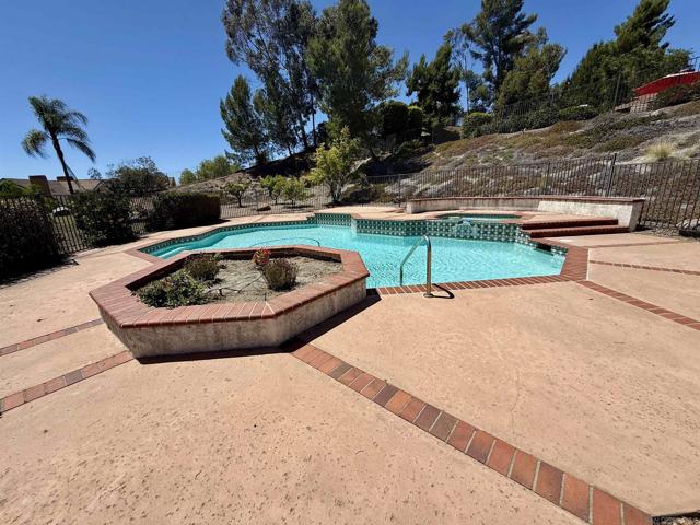 2237 Eucalyptus Ave, Escondido CA: https://media.crmls.org/mediaz/ed8edfd8-c791-42b8-ba95-01656c519ca9.jpg