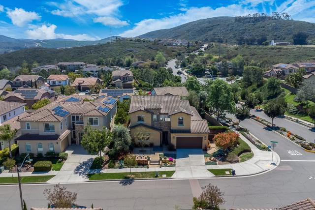 7152 Sitio Corazon, Carlsbad CA: https://media.crmls.org/mediaz/ed8ef571-8112-41e5-9aea-7f9e3cef5355.jpg