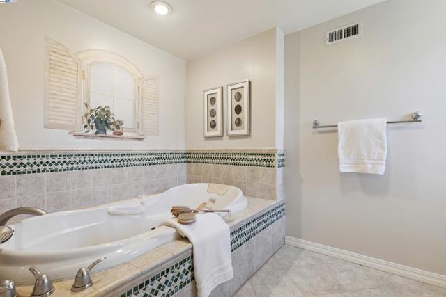 2632 Campeche Ct, San Ramon CA: https://media.crmls.org/mediaz/ed8f0291-e3b3-4089-b7ee-d9281c6f0783.jpg