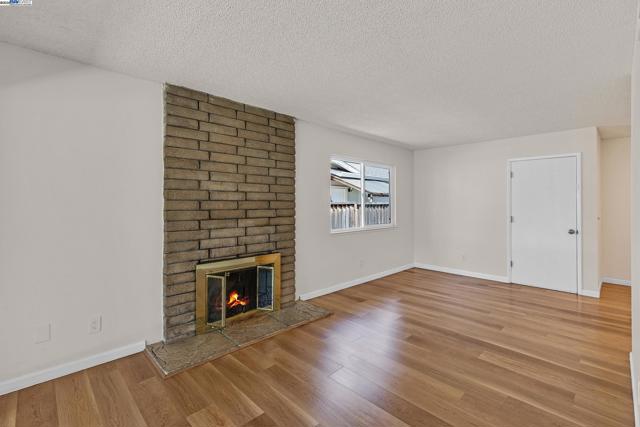 677 Wall St, Livermore CA: https://media.crmls.org/mediaz/ed918603-4460-478d-82cd-625895850c15.jpg