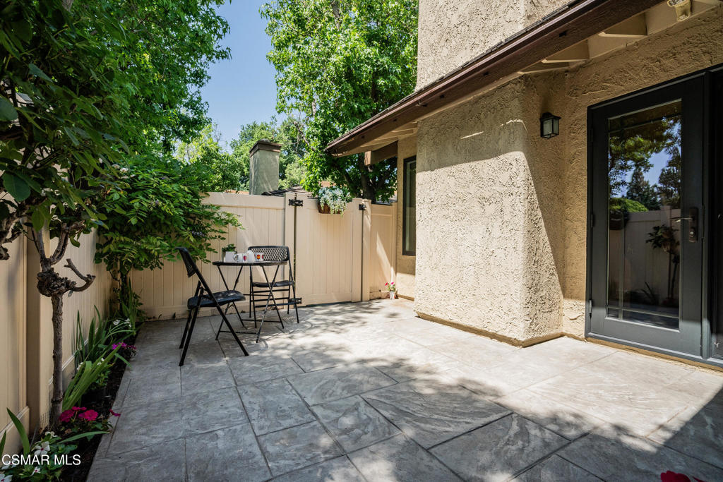 https://media.crmls.org/mediaz/ed91b20a-185f-45d2-86da-9c78c4278931.jpg?preset=X-Large